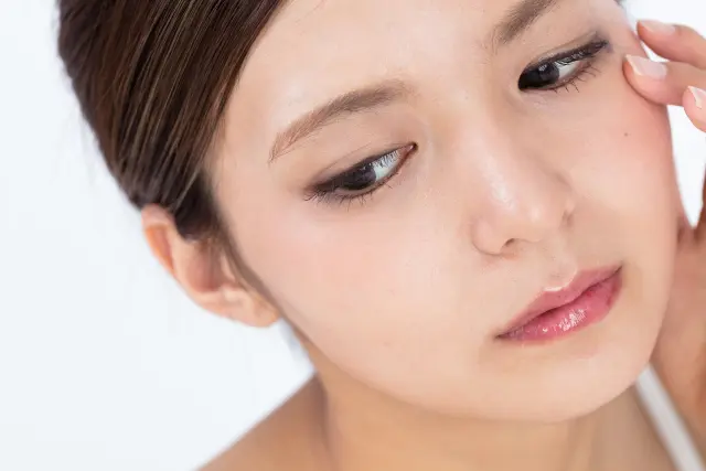 日焼け止めが目にしみる原因と対策
